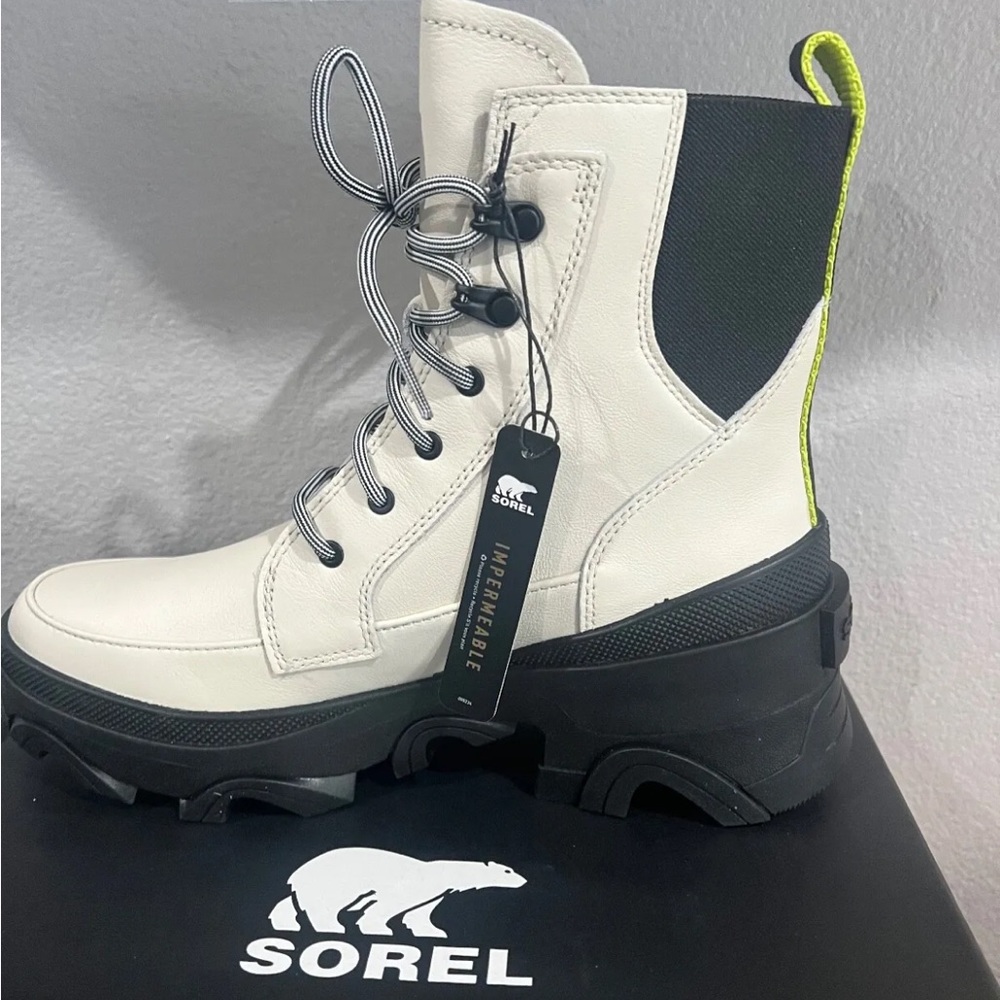NWT Sorel Brex Lace-up Boots in Chalk/Black